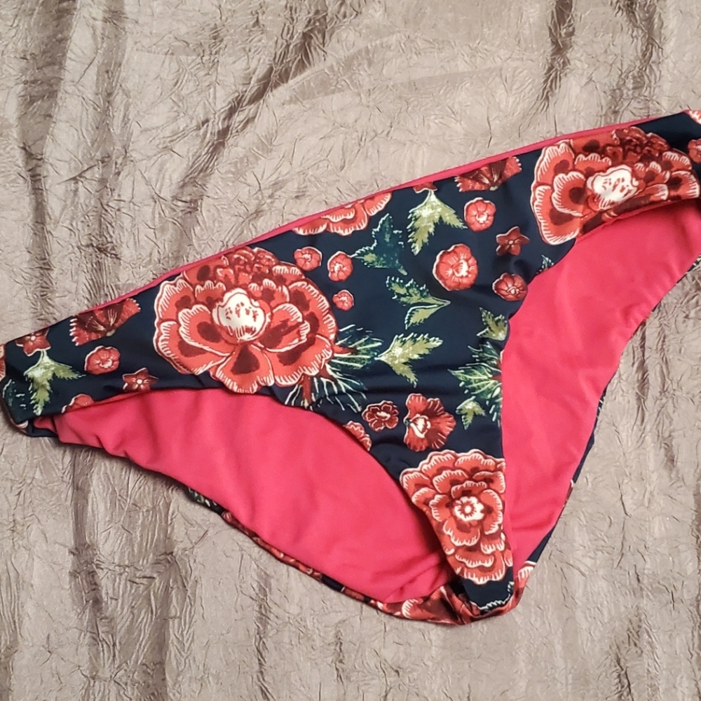 Reversible bikini bottom